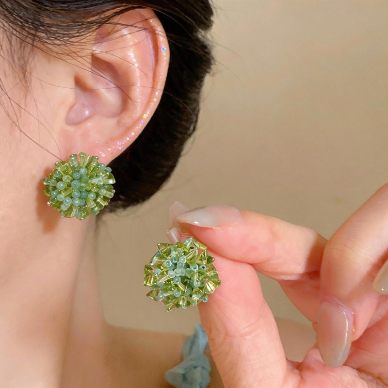 Cluster Stud Ear - 新鮮な手作りフラワークラスタースタッドピアス女性用繊細なグリーンガラスビーズイヤースタッドデイリーミニマリストエレガントイヤージュエリーK