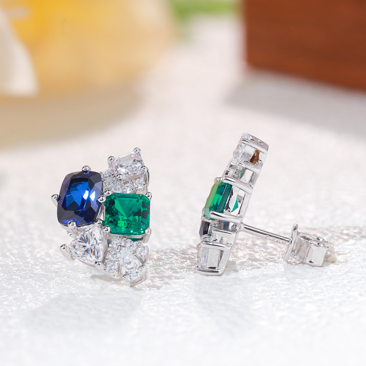 3.2cttw ラボサファイアエメラルド高炭素ダイヤモンドイ - Cluster Stud Ear のレビューと価格