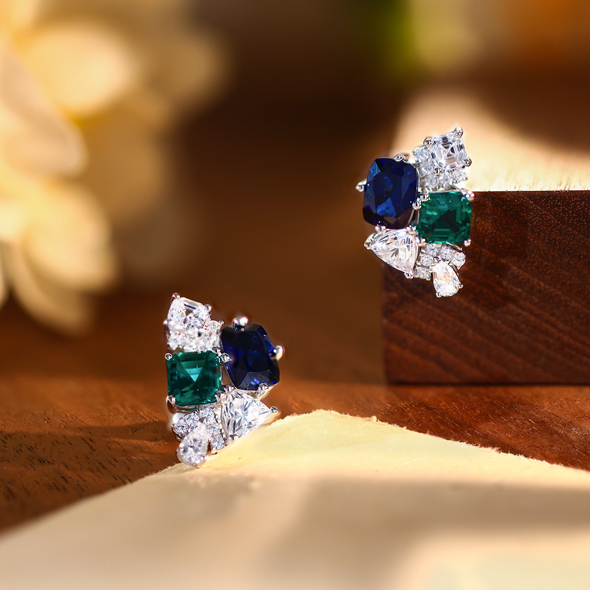 3.2cttw ラボサファイアエメラルド高炭素ダイヤモンドイ - Cluster Stud Ear のレビューと価格
