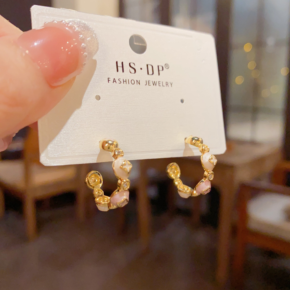 エナメル加工の花柄クラスターハーフフープイヤリング、甘いパス - Cluster Stud Ear のレビューと価格