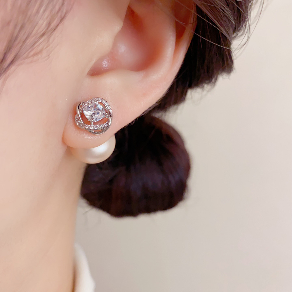 ツイストスパークリングクラスターイヤースタッド ロマンチック - Cluster Stud Ear のレビューと価格