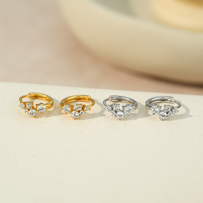 925スターリングシルバー製、クラスターデザインのラウンド型 - Cluster Stud Ear のレビューと価格