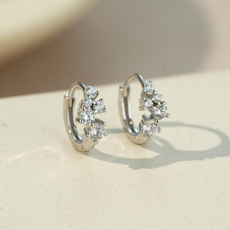 925スターリングシルバー製、クラスターデザインのラウンド型 - Cluster Stud Ear のレビューと価格