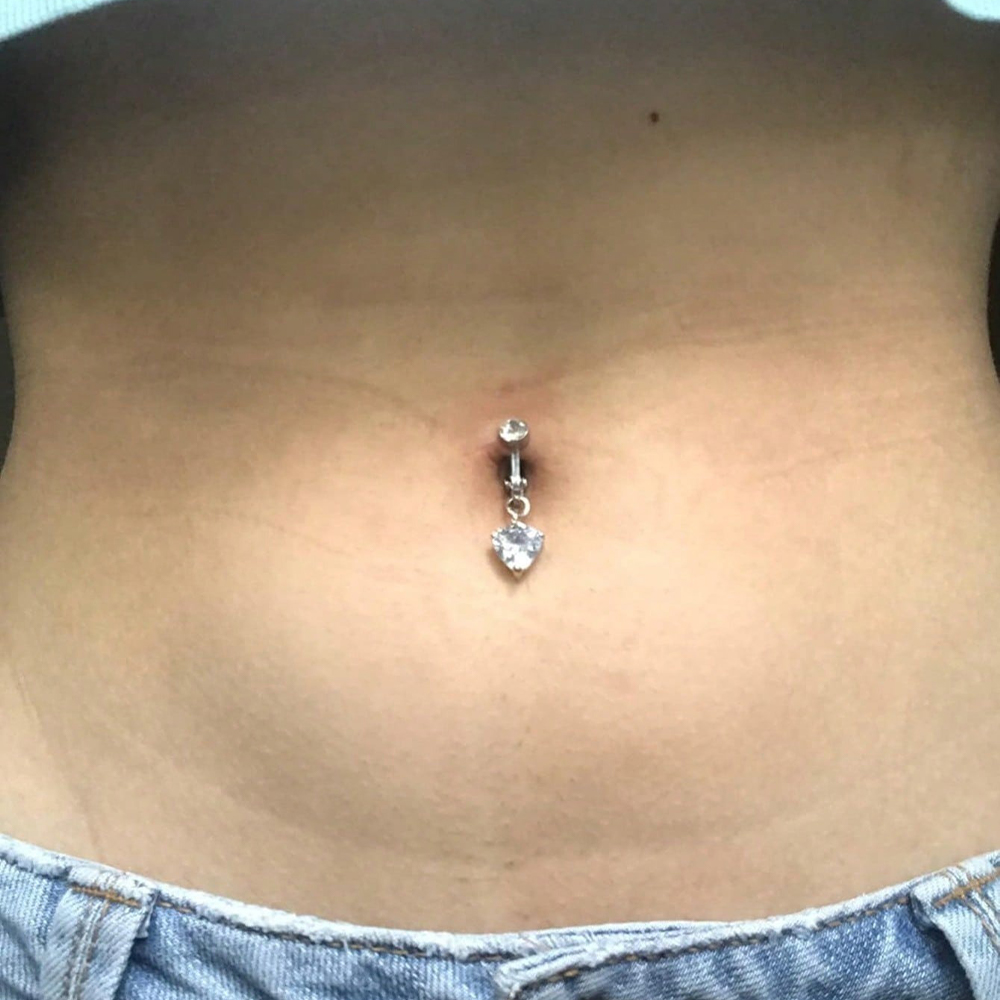 ゴールドフェイクベリーピアス キュービックバタフライ クリッ - Body Jewelry Rings のレビューと価格