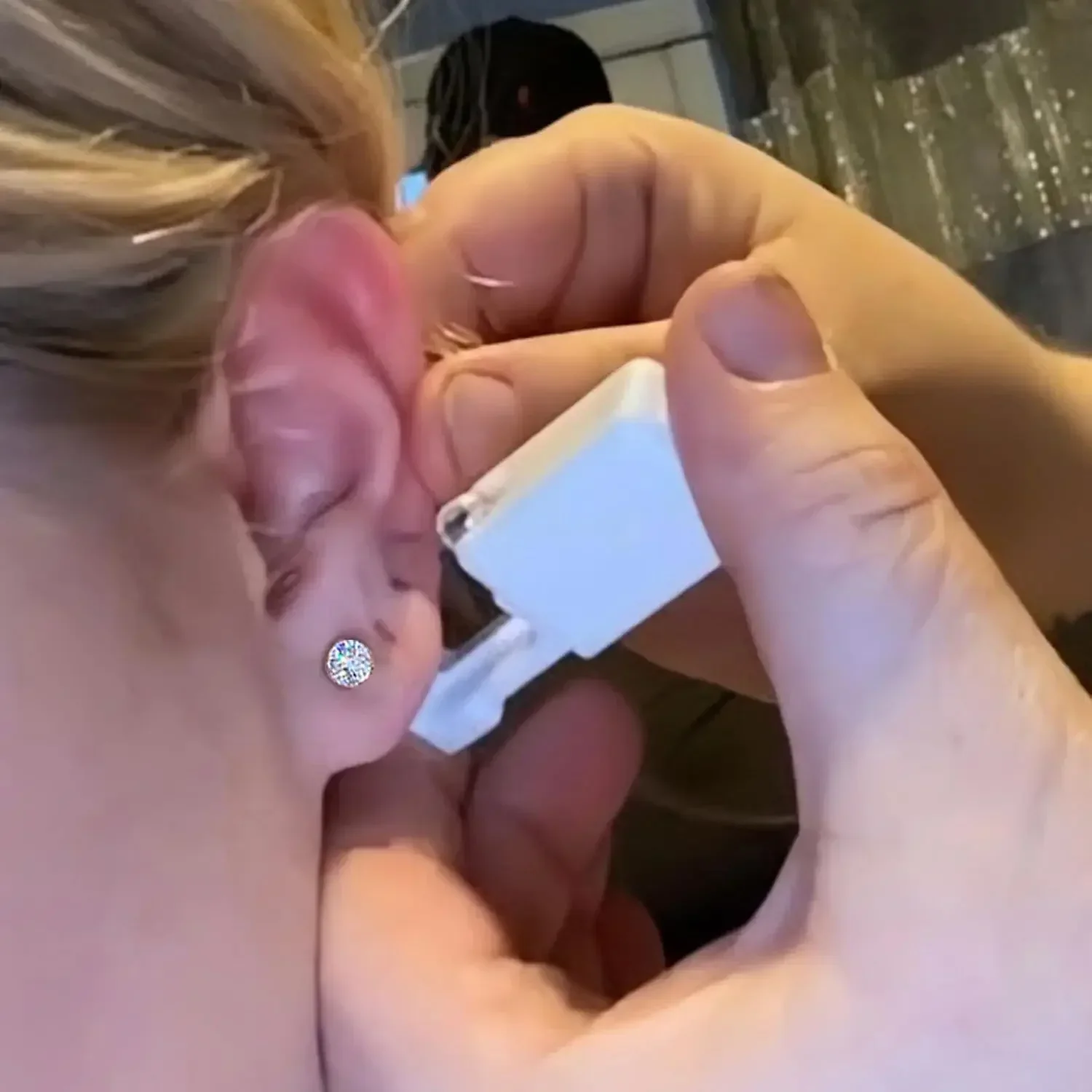 白い安全耳ピアスガン、炎症なし、使い捨て、消毒済み、イヤリン - Body Jewelry Factory のレビューと価格