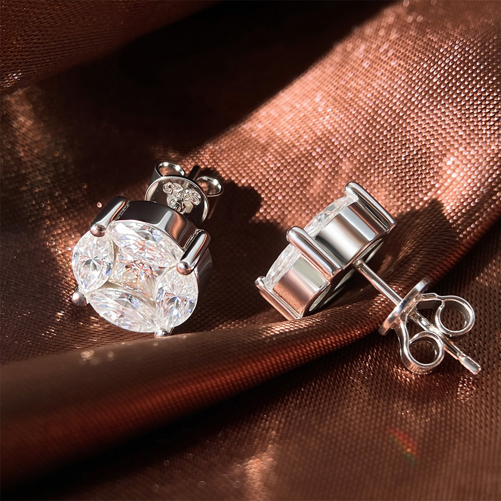 セレニティ 10 ミリメートルクラスタースターモアッサナイト - Cluster Stud Ear のレビューと価格